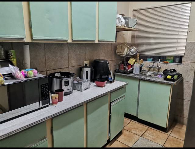 6 BEDROOM HOUSE FOR SALE IN OOS EINDE